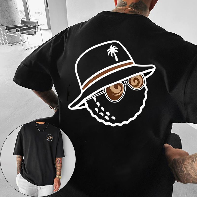 Streetwear Brand Clothing - ユニセックスでトレンディなグラフィックTシャツ。バケットハットとサングラスのプリント入り。夏のストリートウェアに最適な、トレンディブランドのTシャツです。